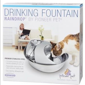 Pioneer Pet drinking fountain for dogs and cats